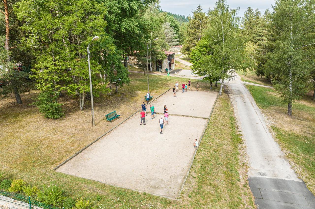 Village De Gites De La Foret De Ganigal Le Malzieu-Ville Экстерьер фото